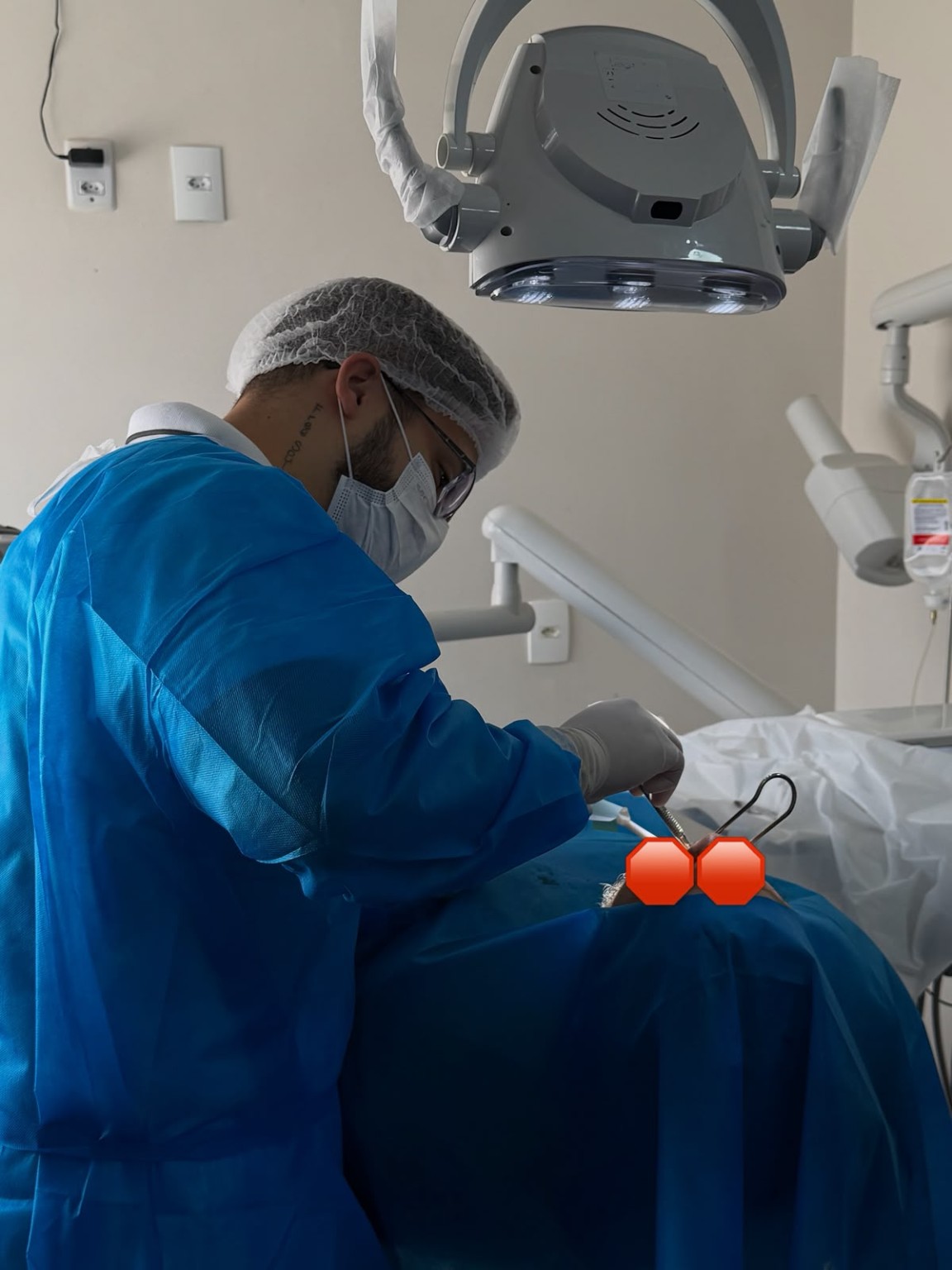Herick em atividade clínica odontológica supervisionada